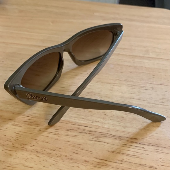 Gucci Sunglasses - Picture 13 of 14